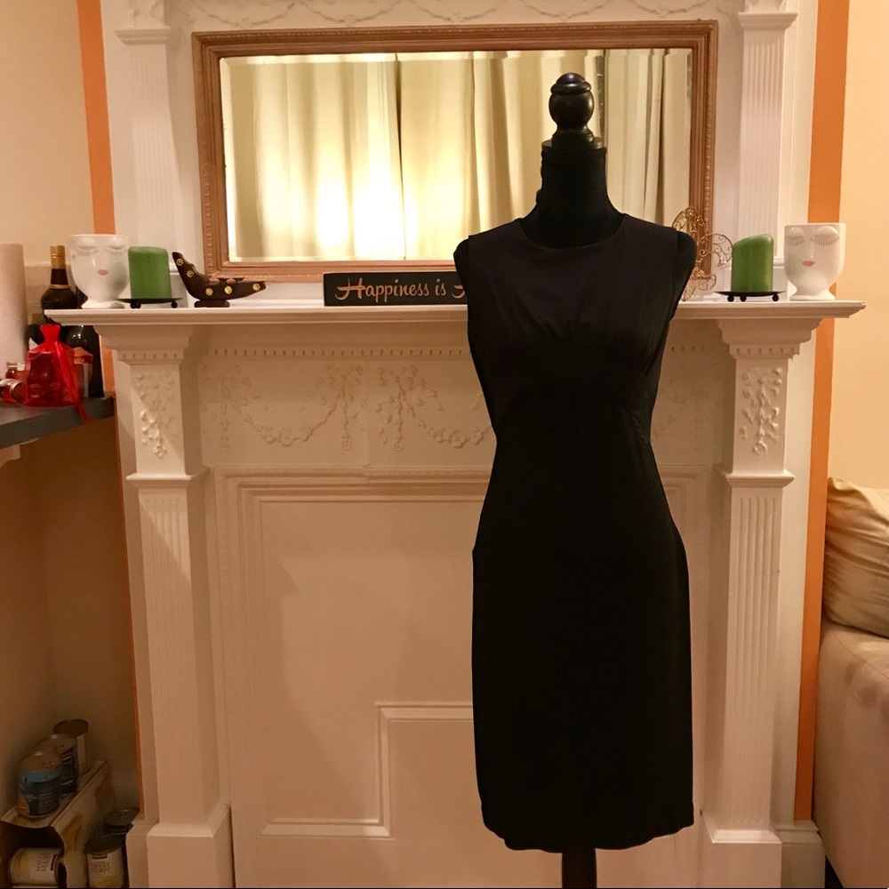 DVF sleeveless black dress (US 4)